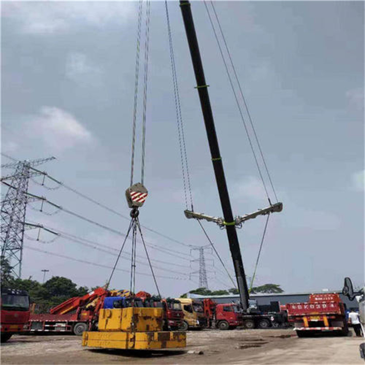 东英镇风电设备吊装